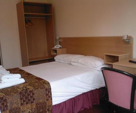 Heath Lodge Hotel Nr Nec Бекенхил Стая снимка